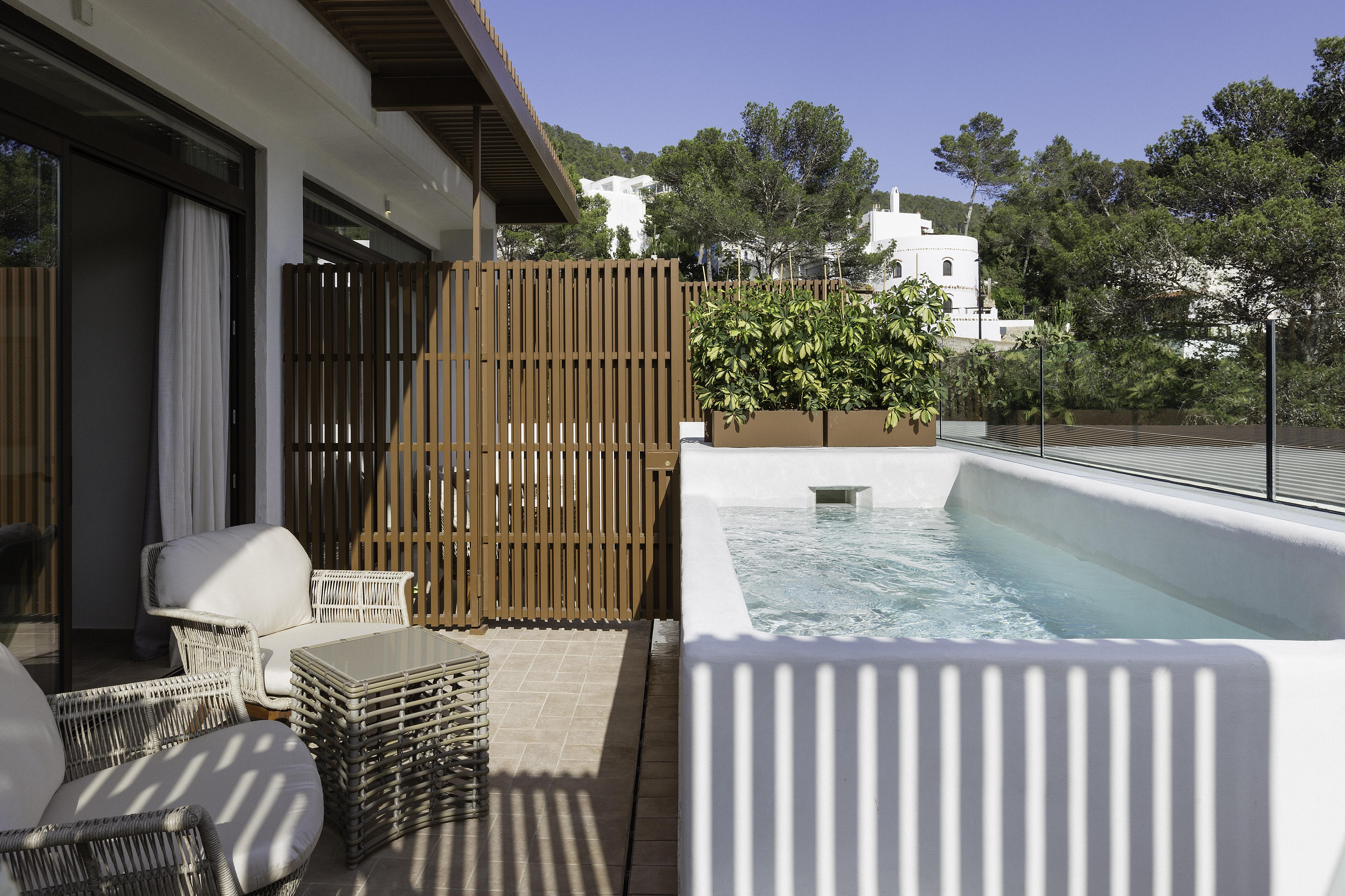 Cala San Miguel Ibiza Resort, Adults Only, Curio Collection By Hilton Port de Sant Miguel 外观 照片 A private pool at a hotel