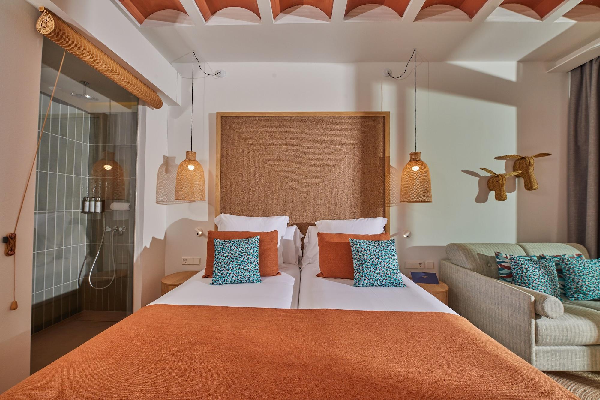 Cala San Miguel Ibiza Resort, Adults Only, Curio Collection By Hilton Port de Sant Miguel 外观 照片 A room at the hotel