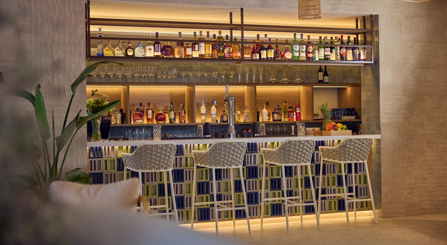 Cala San Miguel Ibiza Resort, Adults Only, Curio Collection By Hilton Port de Sant Miguel 外观 照片 The bar at the hotel