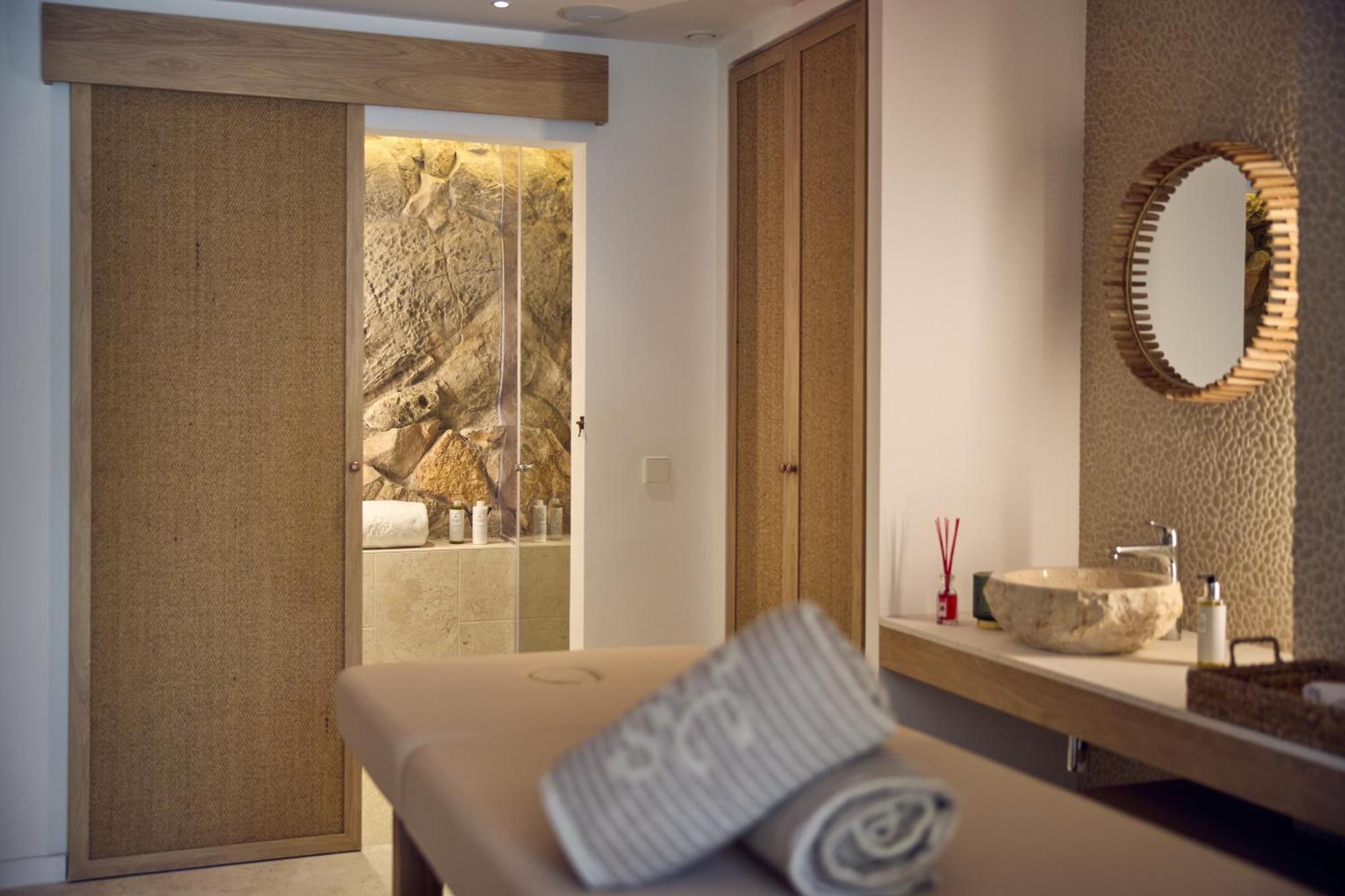 Cala San Miguel Ibiza Resort, Adults Only, Curio Collection By Hilton Port de Sant Miguel 外观 照片